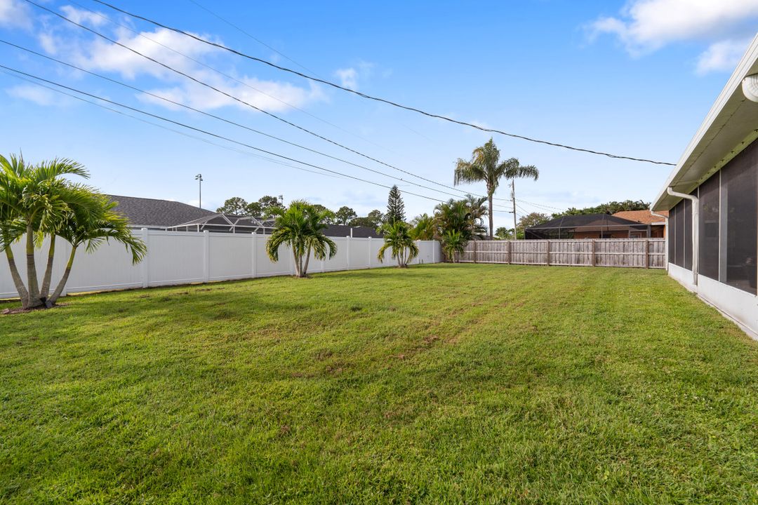 Active With Contract: $345,000 (3 beds, 2 baths, 1196 Square Feet)