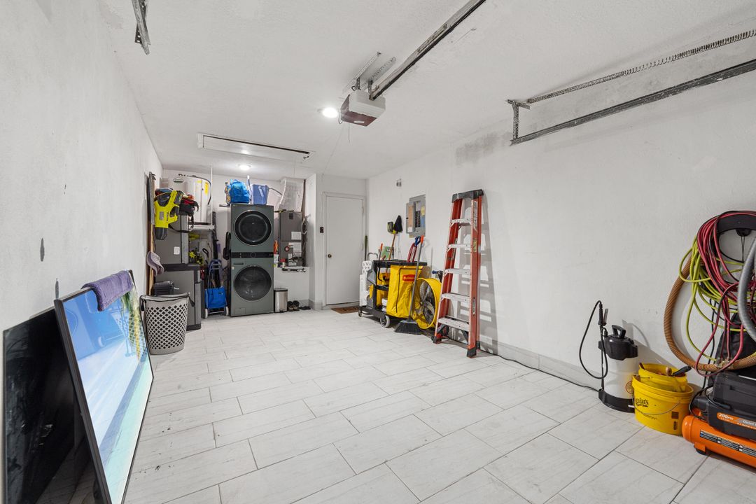 Active With Contract: $345,000 (3 beds, 2 baths, 1196 Square Feet)