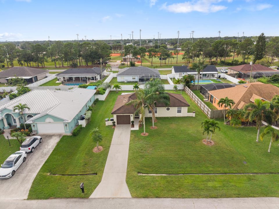 Active With Contract: $345,000 (3 beds, 2 baths, 1196 Square Feet)