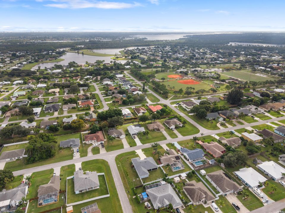 Active With Contract: $345,000 (3 beds, 2 baths, 1196 Square Feet)