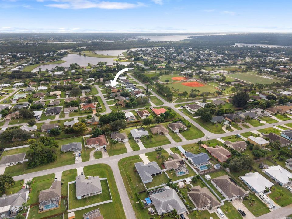 Active With Contract: $345,000 (3 beds, 2 baths, 1196 Square Feet)