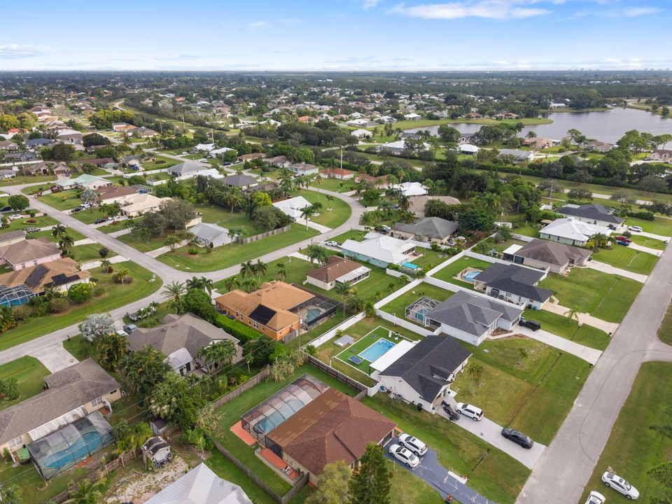 Active With Contract: $345,000 (3 beds, 2 baths, 1196 Square Feet)