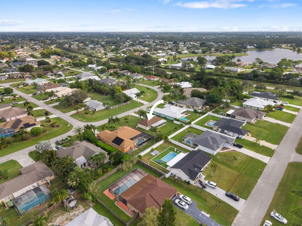 Active With Contract: $345,000 (3 beds, 2 baths, 1196 Square Feet)