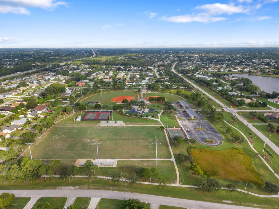 Active With Contract: $345,000 (3 beds, 2 baths, 1196 Square Feet)