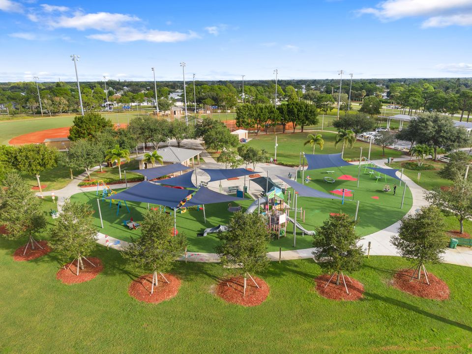 Active With Contract: $345,000 (3 beds, 2 baths, 1196 Square Feet)