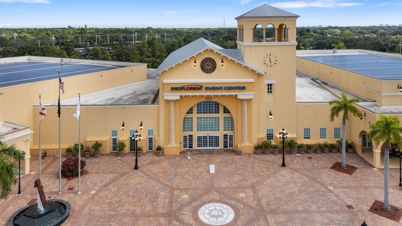 Active With Contract: $345,000 (3 beds, 2 baths, 1196 Square Feet)