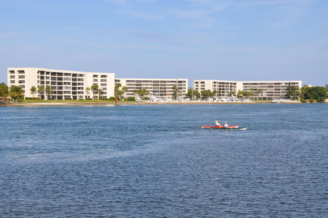 合同活跃: $875,000 (2 贝兹, 2 浴室, 1520 平方英尺)