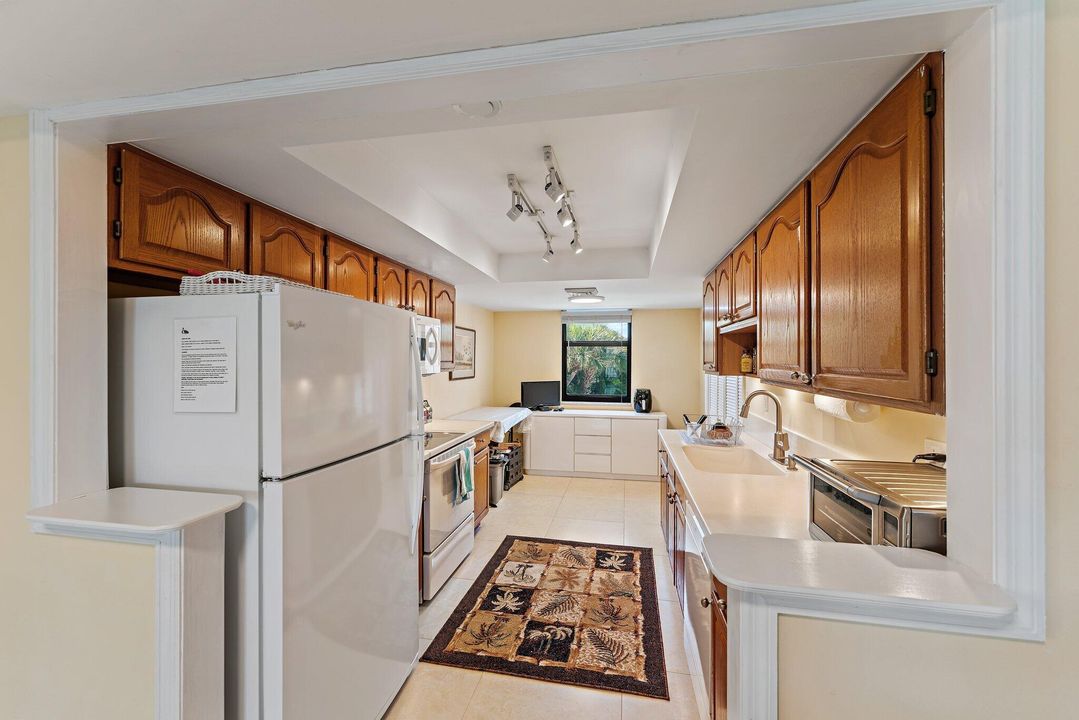 合同活跃: $875,000 (2 贝兹, 2 浴室, 1520 平方英尺)