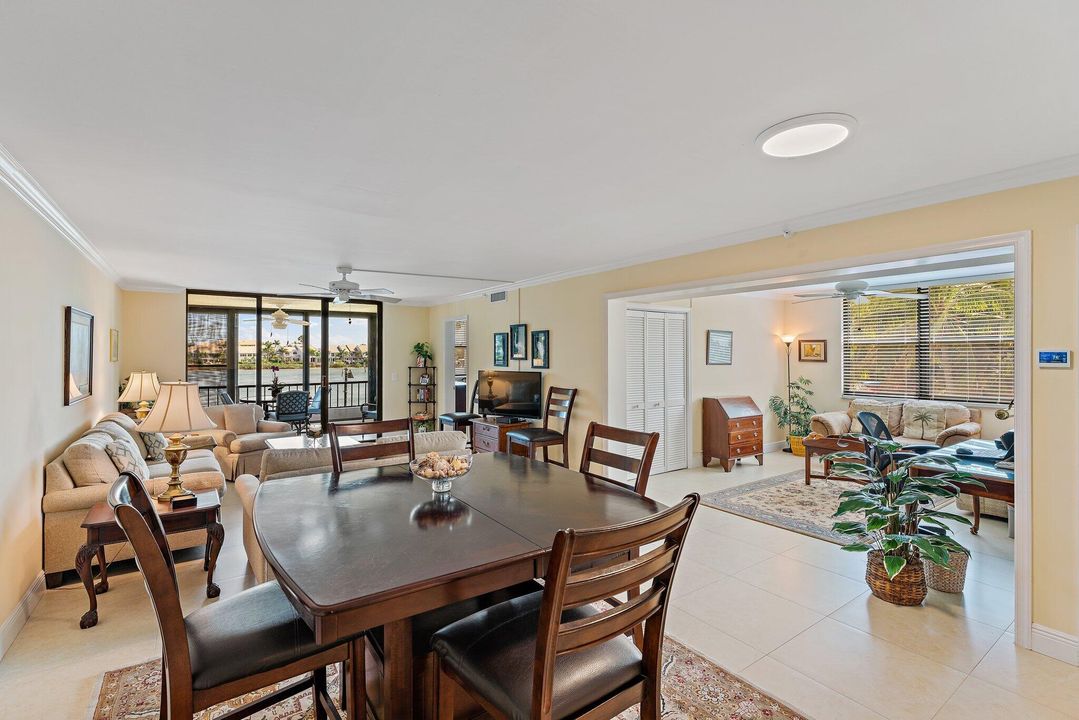 合同活跃: $875,000 (2 贝兹, 2 浴室, 1520 平方英尺)