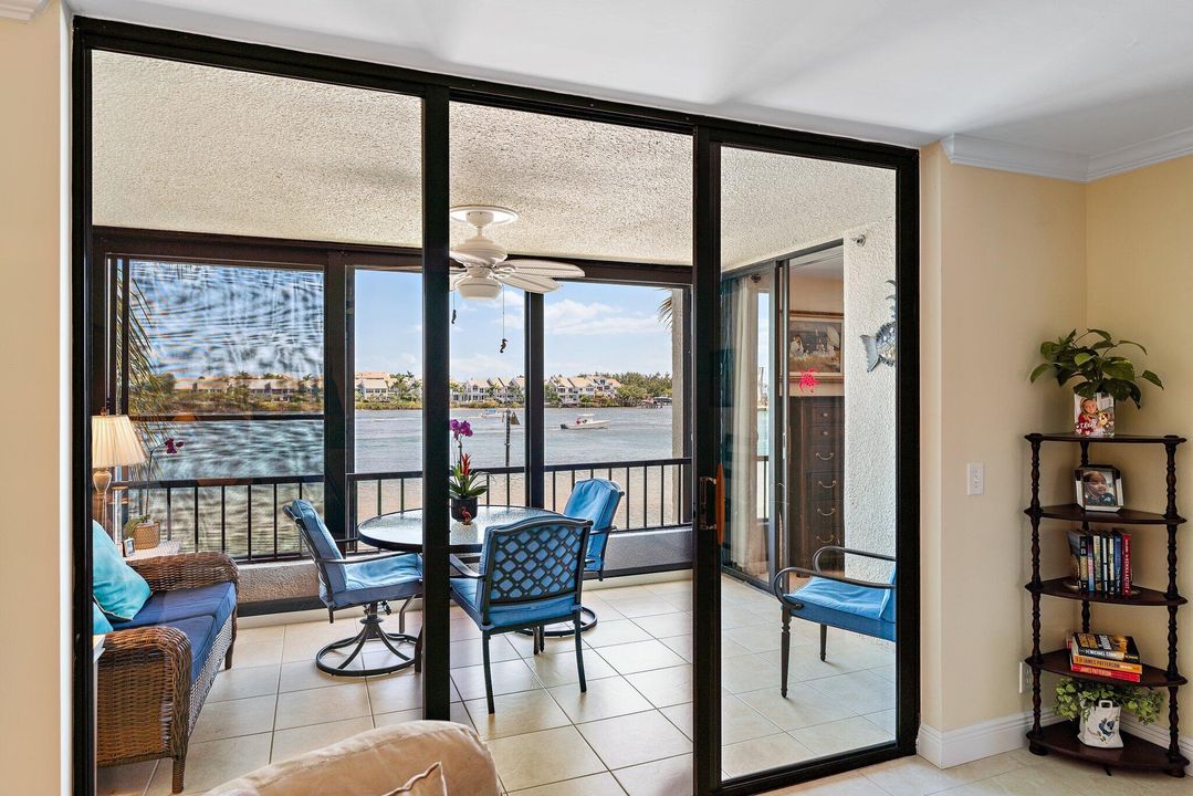 合同活跃: $875,000 (2 贝兹, 2 浴室, 1520 平方英尺)