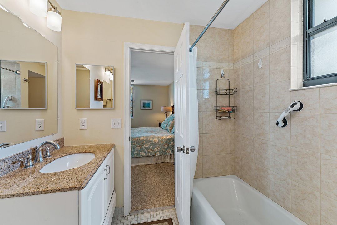 合同活跃: $875,000 (2 贝兹, 2 浴室, 1520 平方英尺)