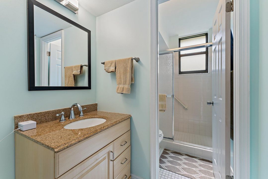 合同活跃: $875,000 (2 贝兹, 2 浴室, 1520 平方英尺)