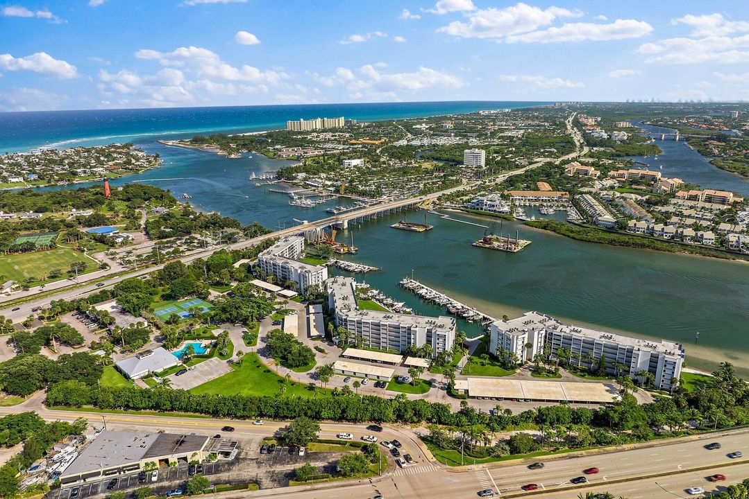 合同活跃: $875,000 (2 贝兹, 2 浴室, 1520 平方英尺)