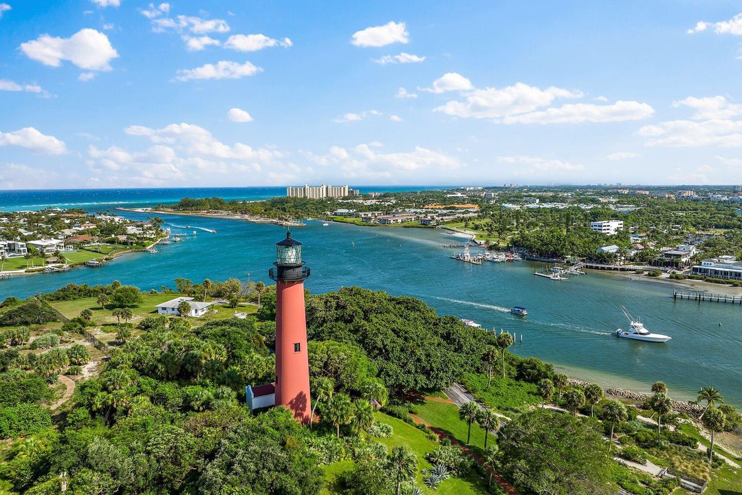 合同活跃: $875,000 (2 贝兹, 2 浴室, 1520 平方英尺)