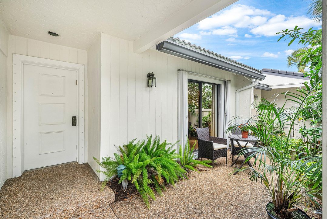 Active With Contract: $330,000 (2 beds, 2 baths, 1734 Square Feet)