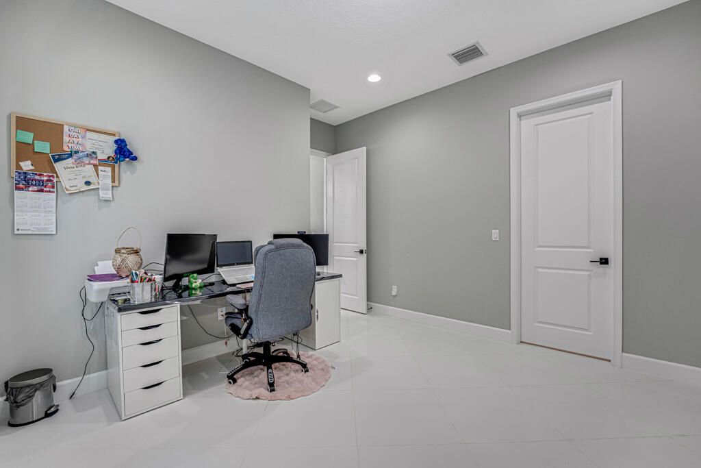 For Rent: $4,000 (4 beds, 3 baths, 3050 Square Feet)