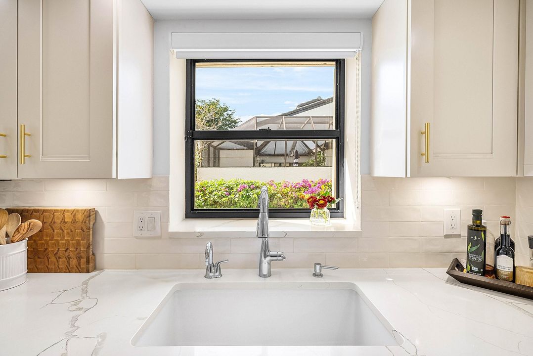 Active With Contract: $330,000 (2 beds, 2 baths, 1734 Square Feet)