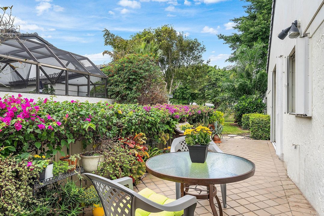 Active With Contract: $330,000 (2 beds, 2 baths, 1734 Square Feet)