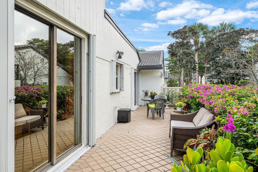 Active With Contract: $330,000 (2 beds, 2 baths, 1734 Square Feet)