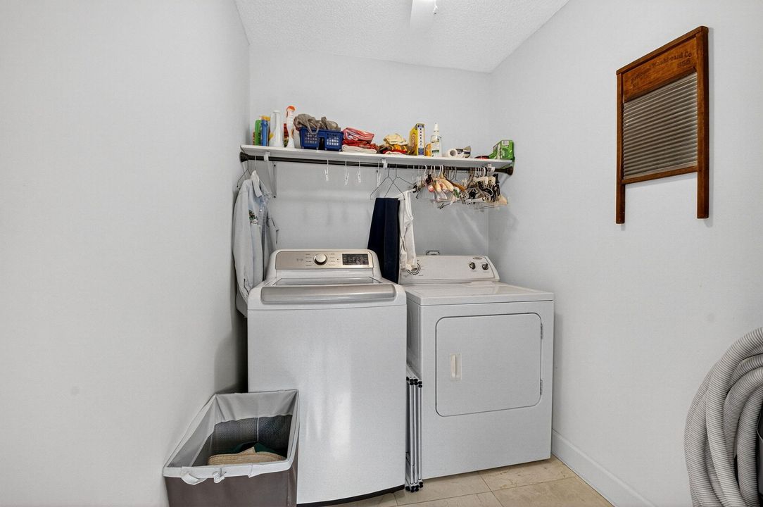 На продажу: $664,000 (3 спален, 3 ванн, 3353 Квадратных фут)