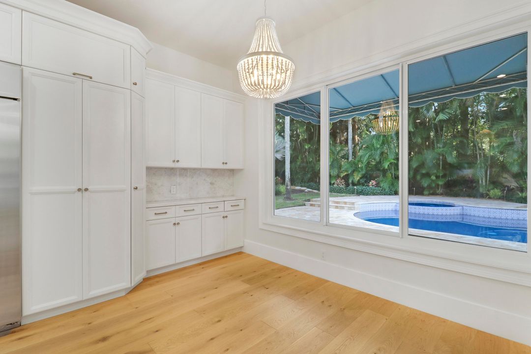 出租: $12,500 (5 贝兹, 4 浴室, 4666 平方英尺)