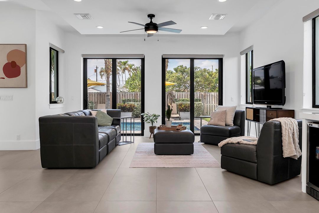 En Venta: $1,600,000 (4 camas, 3 baños, 2535 Pies cuadrados)