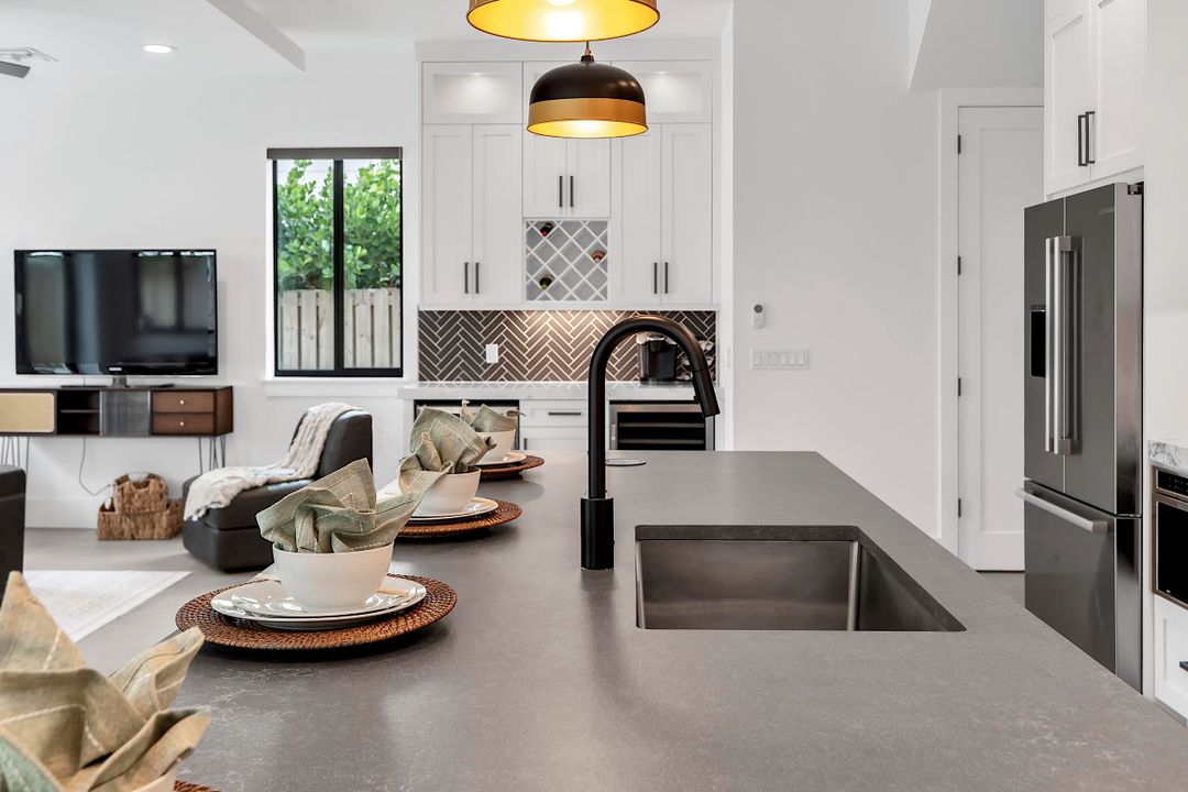 En Venta: $1,600,000 (4 camas, 3 baños, 2535 Pies cuadrados)