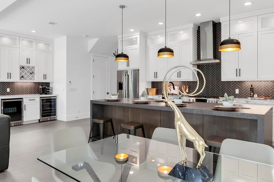 En Venta: $1,600,000 (4 camas, 3 baños, 2535 Pies cuadrados)