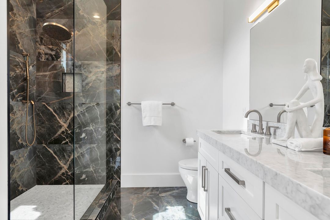 En Venta: $1,600,000 (4 camas, 3 baños, 2535 Pies cuadrados)