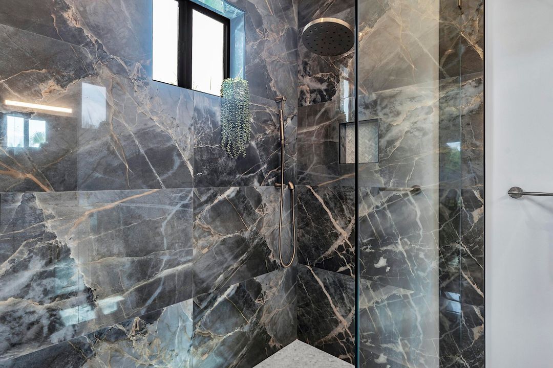 En Venta: $1,600,000 (4 camas, 3 baños, 2535 Pies cuadrados)