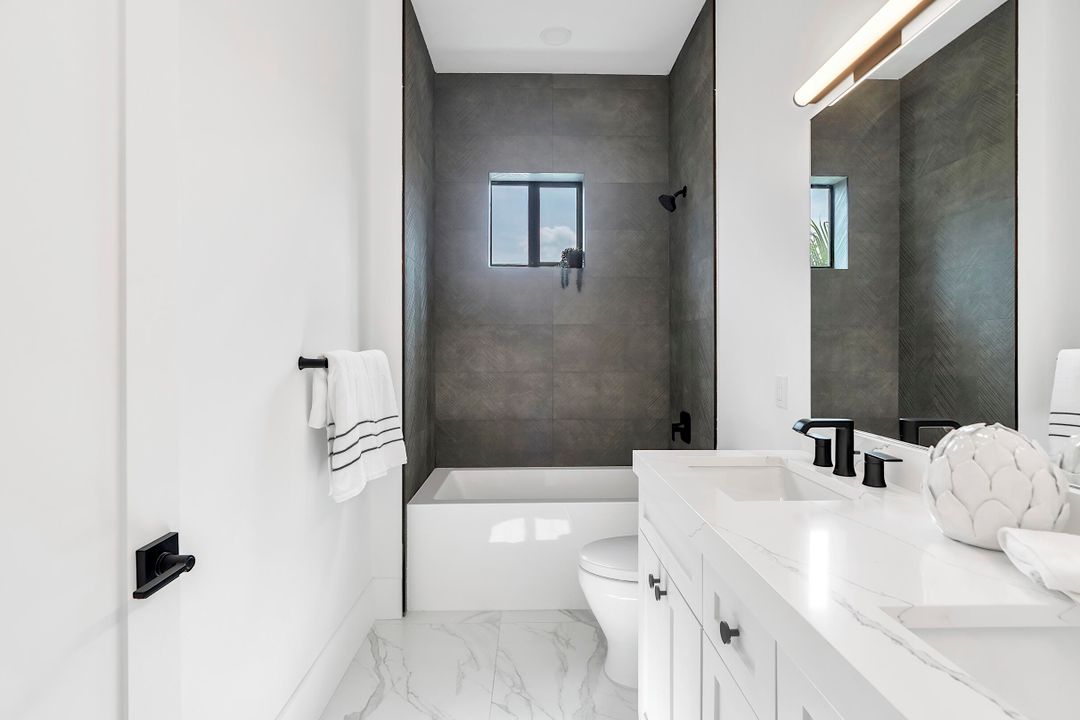 En Venta: $1,600,000 (4 camas, 3 baños, 2535 Pies cuadrados)