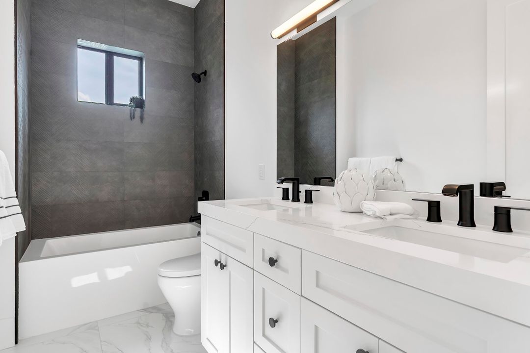 En Venta: $1,600,000 (4 camas, 3 baños, 2535 Pies cuadrados)