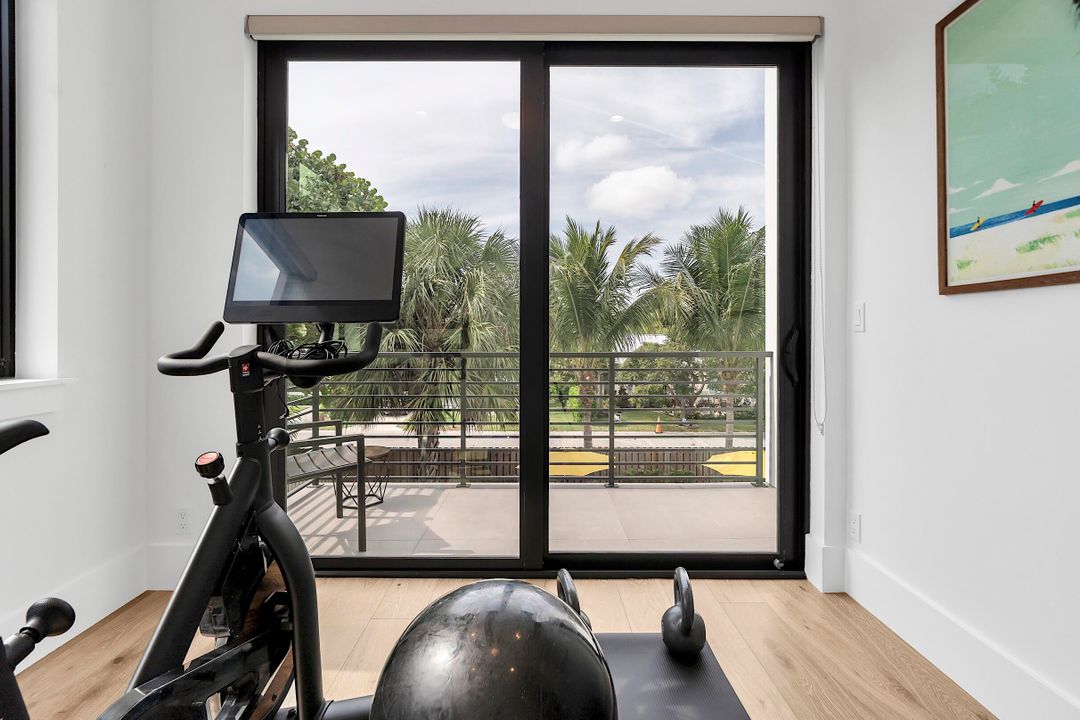 En Venta: $1,600,000 (4 camas, 3 baños, 2535 Pies cuadrados)