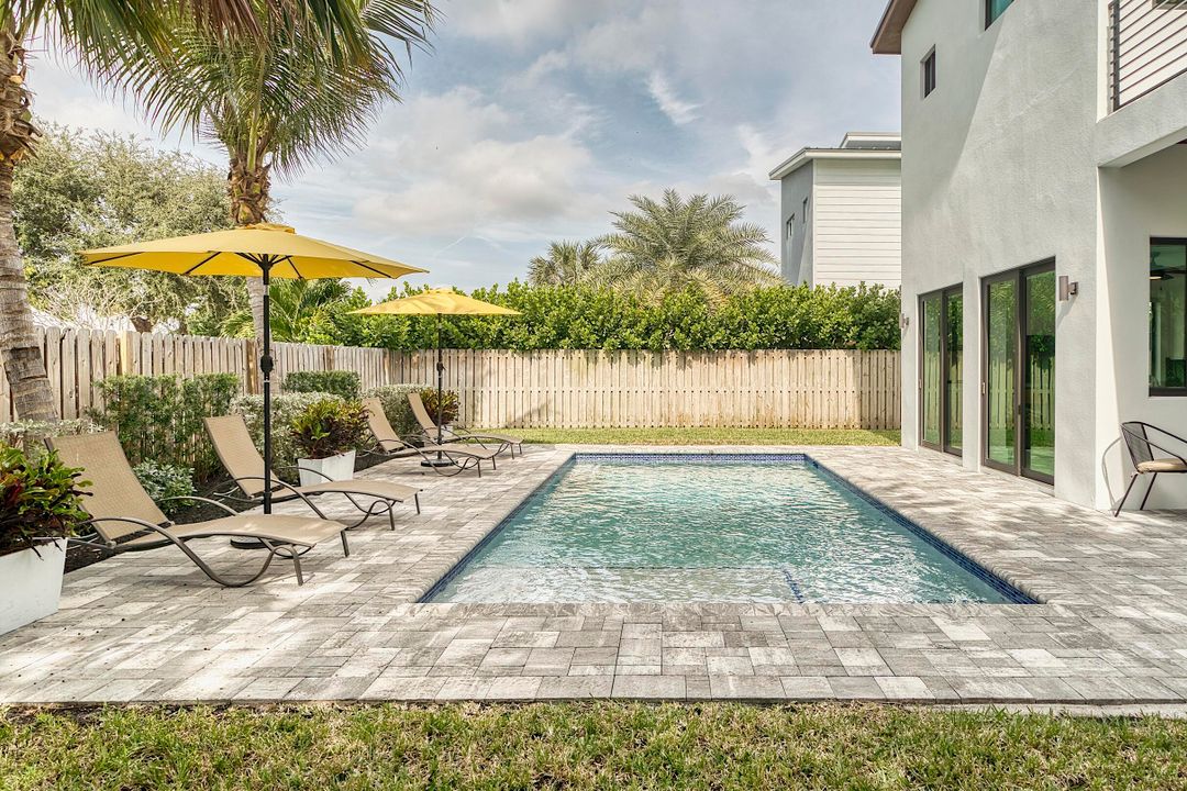 En Venta: $1,600,000 (4 camas, 3 baños, 2535 Pies cuadrados)