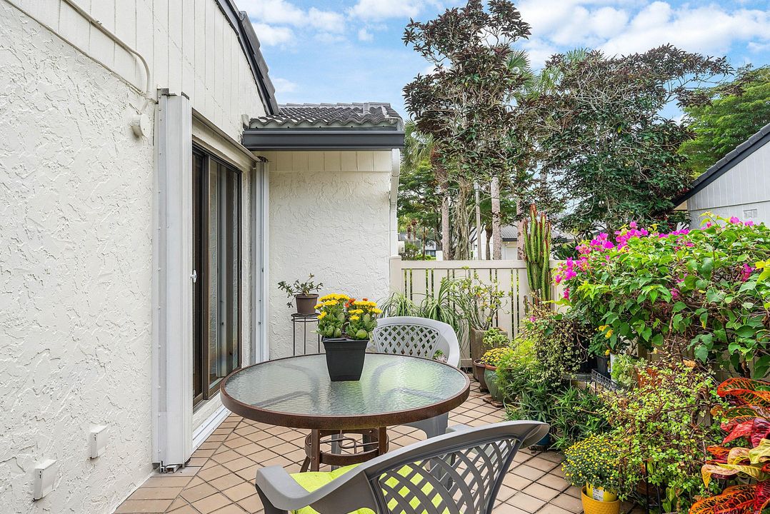 Active With Contract: $330,000 (2 beds, 2 baths, 1734 Square Feet)