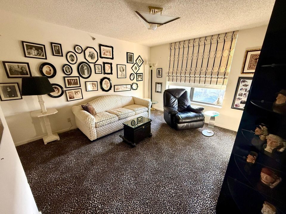 На продажу: $339,000 (3 спален, 2 ванн, 1818 Квадратных фут)