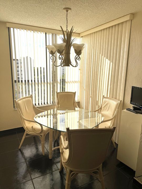 На продажу: $339,000 (3 спален, 2 ванн, 1818 Квадратных фут)