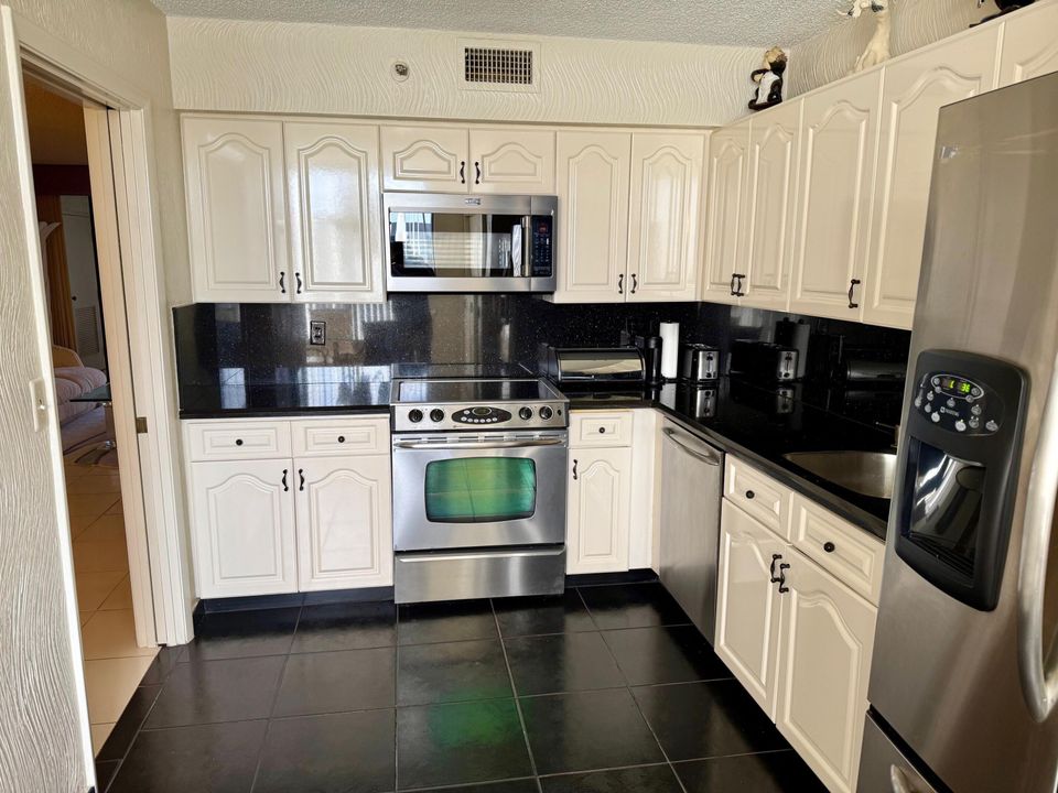 На продажу: $339,000 (3 спален, 2 ванн, 1818 Квадратных фут)