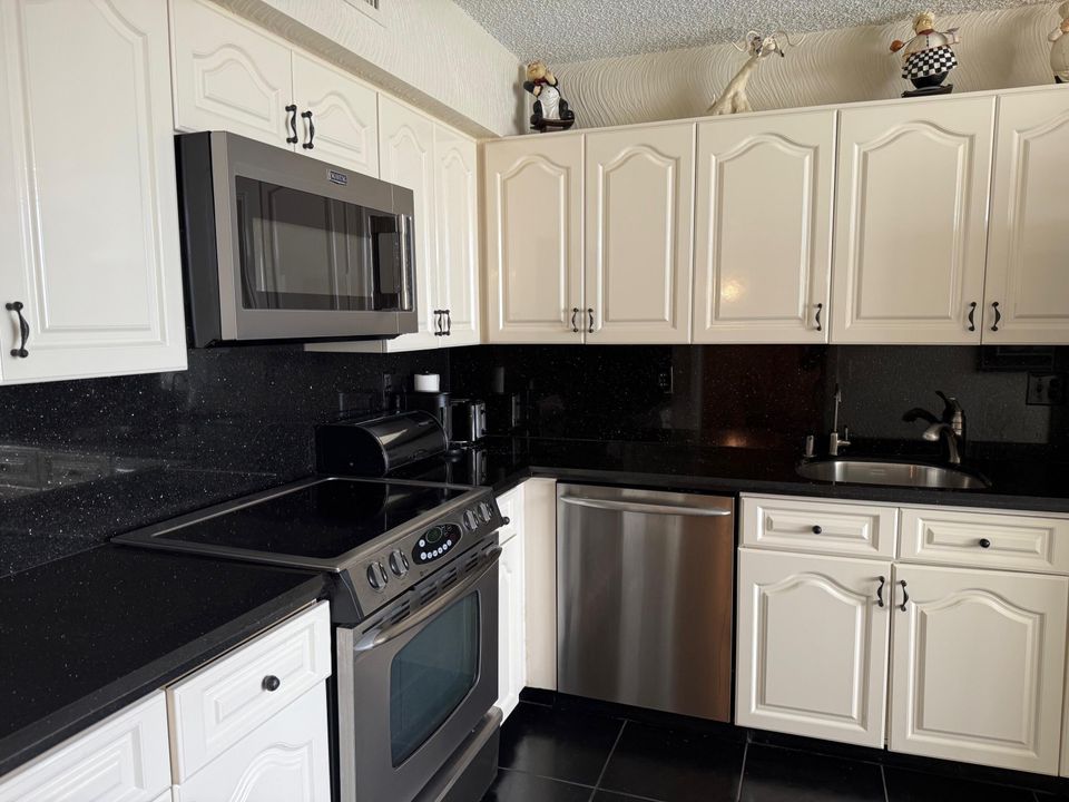 На продажу: $339,000 (3 спален, 2 ванн, 1818 Квадратных фут)