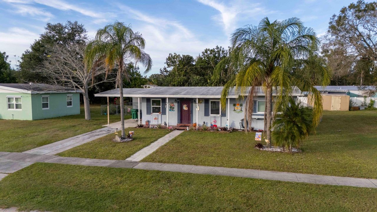 Active With Contract: $259,900 (3 beds, 2 baths, 1256 Square Feet)