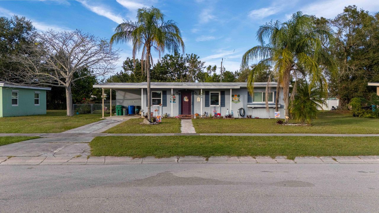 Active With Contract: $259,900 (3 beds, 2 baths, 1256 Square Feet)