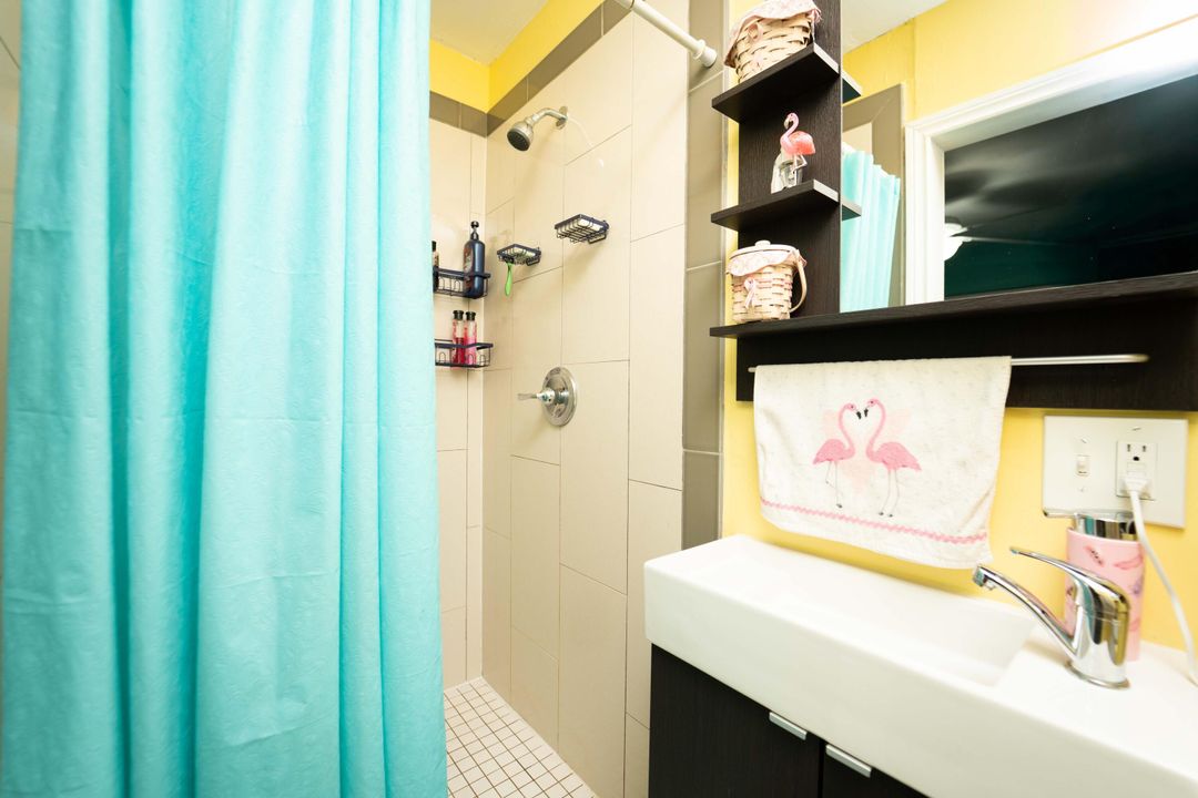 Active With Contract: $259,900 (3 beds, 2 baths, 1256 Square Feet)