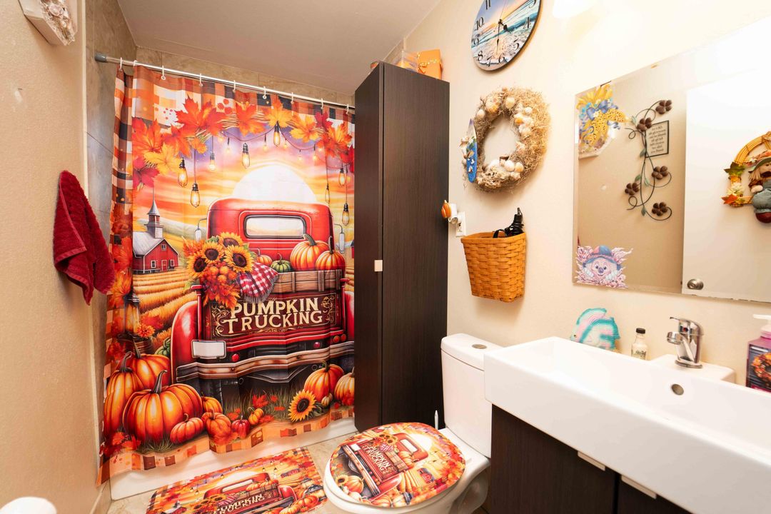 Active With Contract: $259,900 (3 beds, 2 baths, 1256 Square Feet)