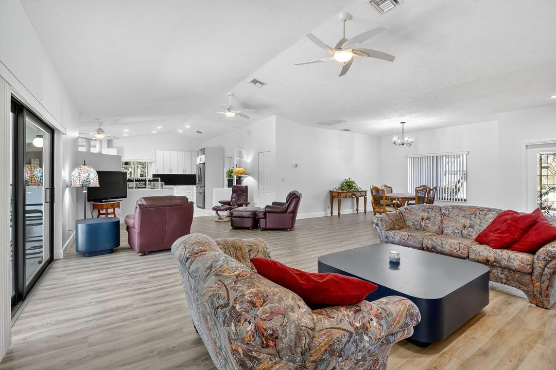 合同活跃: $1,169,000 (3 贝兹, 2 浴室, 2683 平方英尺)