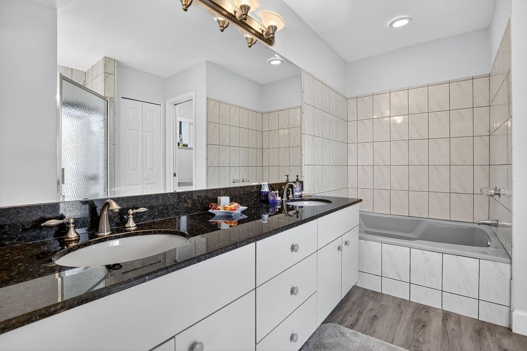 合同活跃: $1,169,000 (3 贝兹, 2 浴室, 2683 平方英尺)