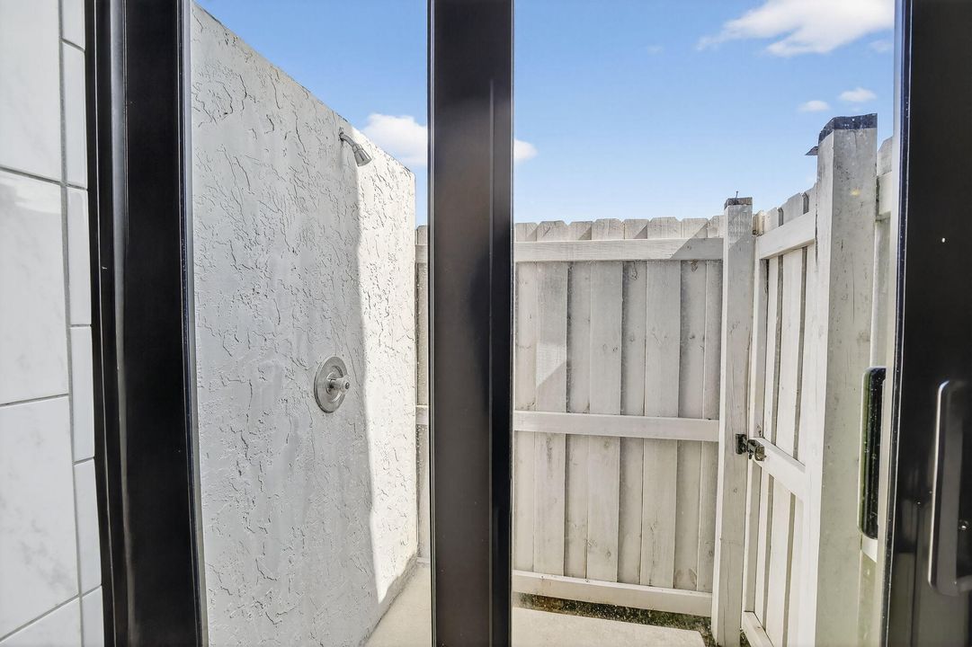 合同活跃: $1,169,000 (3 贝兹, 2 浴室, 2683 平方英尺)