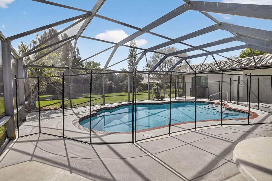 合同活跃: $1,169,000 (3 贝兹, 2 浴室, 2683 平方英尺)