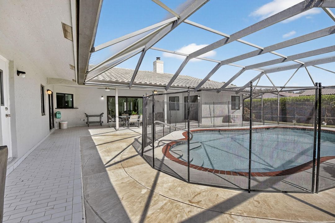 合同活跃: $1,169,000 (3 贝兹, 2 浴室, 2683 平方英尺)