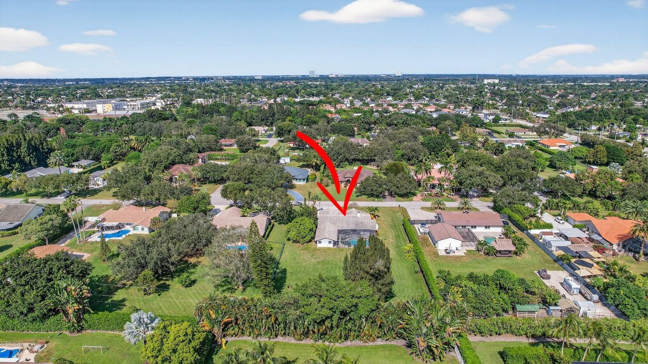 合同活跃: $1,169,000 (3 贝兹, 2 浴室, 2683 平方英尺)