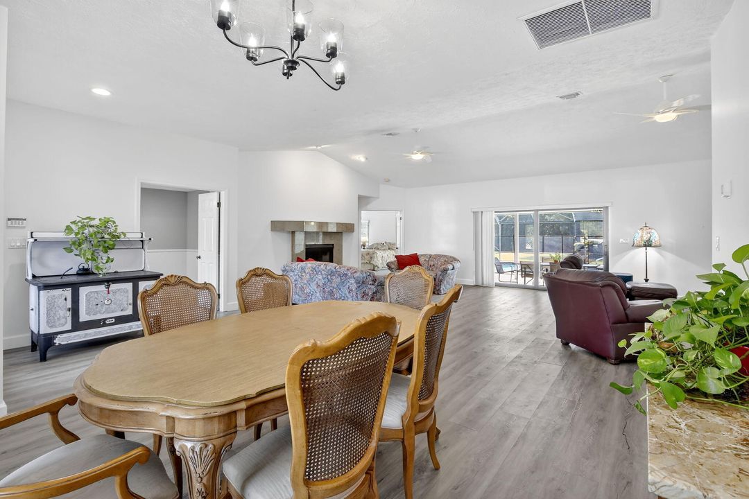 合同活跃: $1,169,000 (3 贝兹, 2 浴室, 2683 平方英尺)